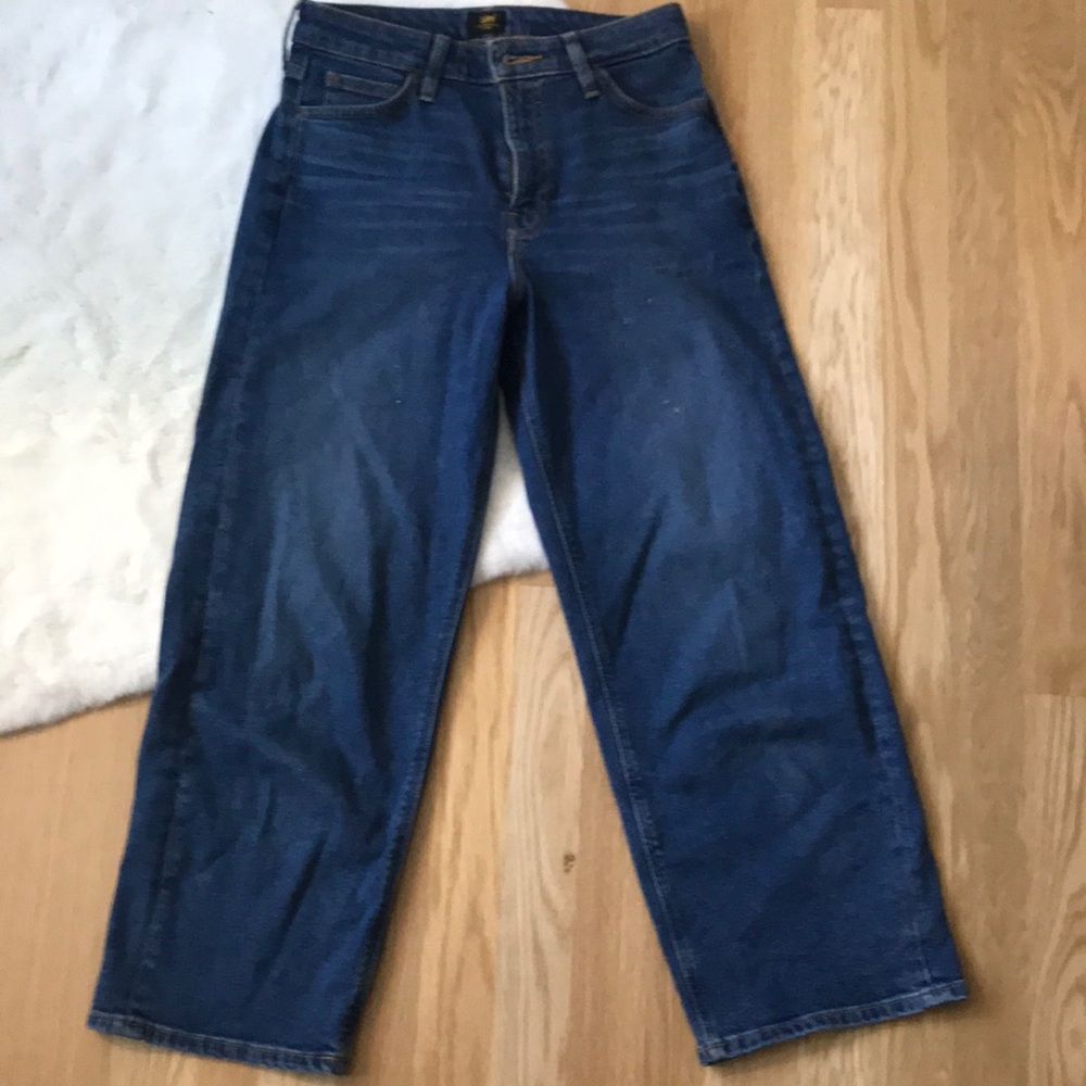 High waisted wide leg lee jeans. Dark blue.